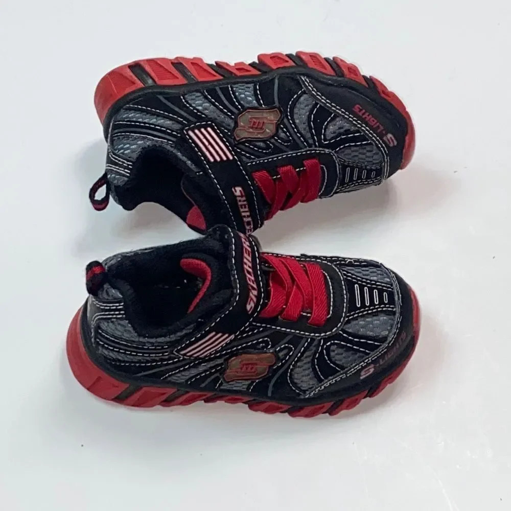 10X$50 SKECHERS RED BLACK BOY SHOES SIZE 8 US
